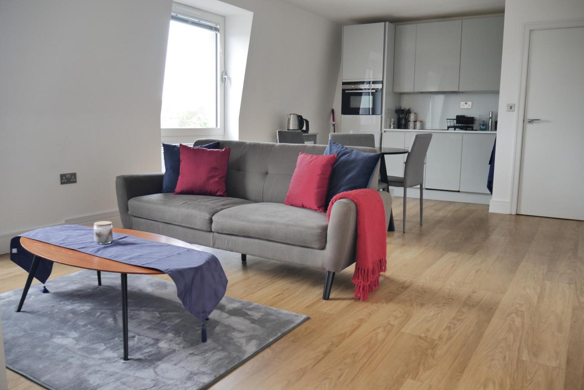 Near Watford, 2 Bed, 2 Bath - 5 Mins Walk To Tube Station - Free Parking - Netflix & Sky - Watford Fc - Warner Bros Studio, Harry Potter And London - Big Savings On Long Stays Rickmansworth Exterior photo